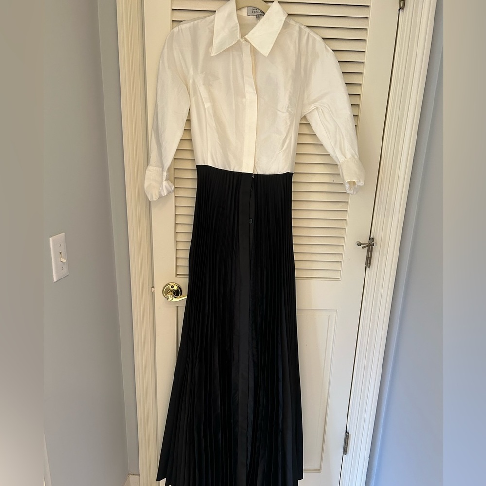 Teri Jon NWT Pleated Skirt Gown with Bow